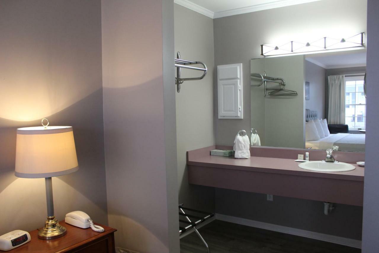Admiral Motel Lake George Esterno foto